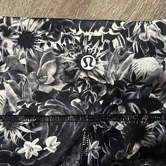 Lululemon Wonder Under Floral tights - Picture 7 of 13